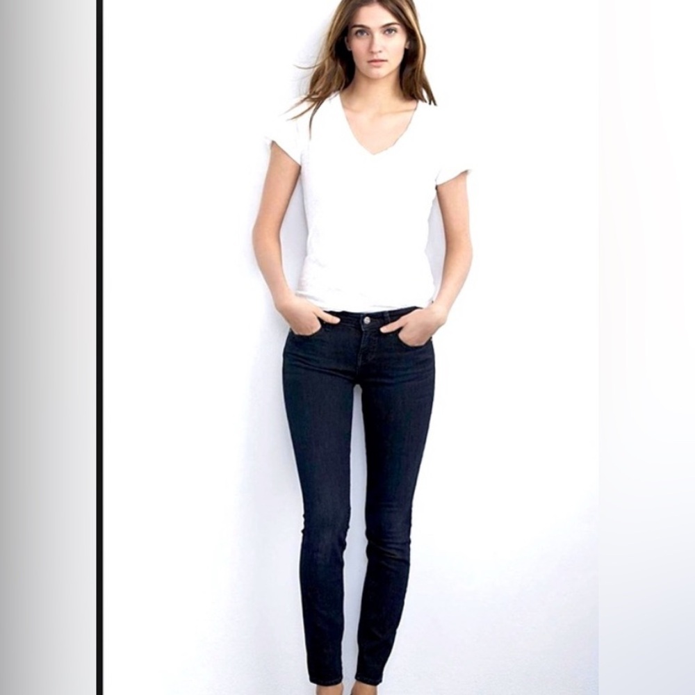 Graham & Spencer Velvet Midnight Skinny Jeans – Size 2 | Dark Wash Essential
